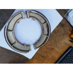 SZCZĘKI HAMULCOWE TYŁ TRIUMPH 8" EBC